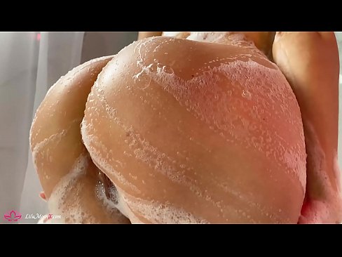 ❤️ La morena es masturba el cony amb un vibrador fins a un orgasme intens a la dutxa Vídeo de merda  al porno ca.xxxwow-net.ru ️❤