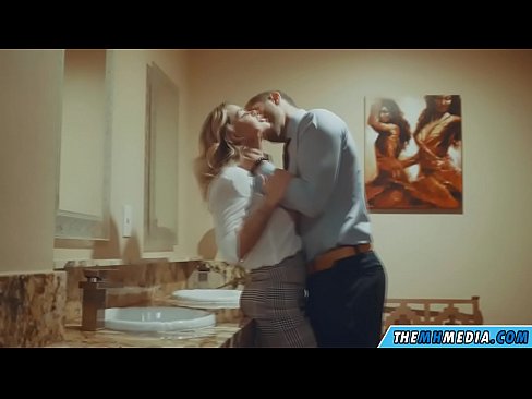 ❤️ Quan una rossa tetona et sedueix en un lavabo públic Vídeo de merda  al porno ca.xxxwow-net.ru ️❤